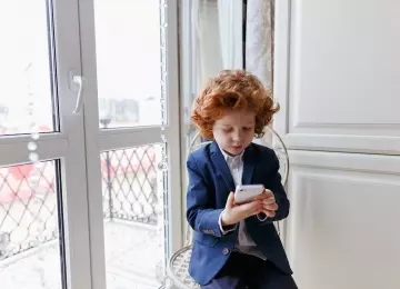 Roditelji, sat vremena ekrana dnevno može usporiti razvoj govora!