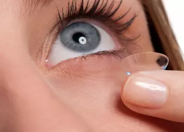 Vodič korak po korak - kako pravilno staviti i skinuti meke kontaktne leće