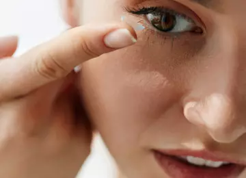 Razbijamo mitove o kontaktnim lećama: Što je istina, a što zabluda? 