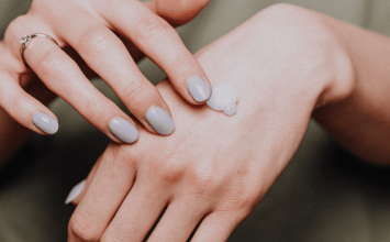 Ispucale ruke zimi: kuhinjski spas za mekoću bez čekanja