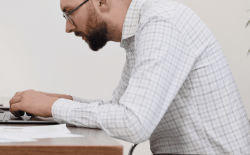 Pogrbljena leđa: 3 svakodnevne vježbe za ravnu kralježnicu