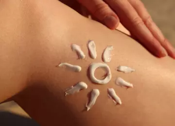 SPF 30 ili 50: što zapravo znači zaštitni faktor i koji odabrati?